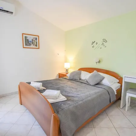 Ante アパート Pakoštane