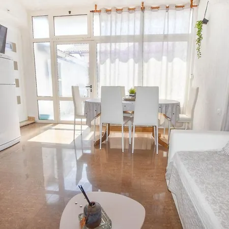 Apartment Ante