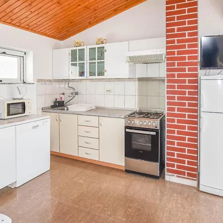 Ante Apartment *