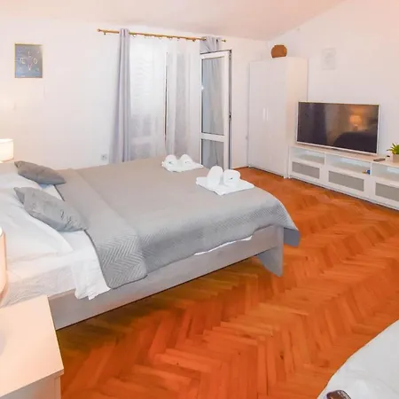 Ante Apartment Pakostane